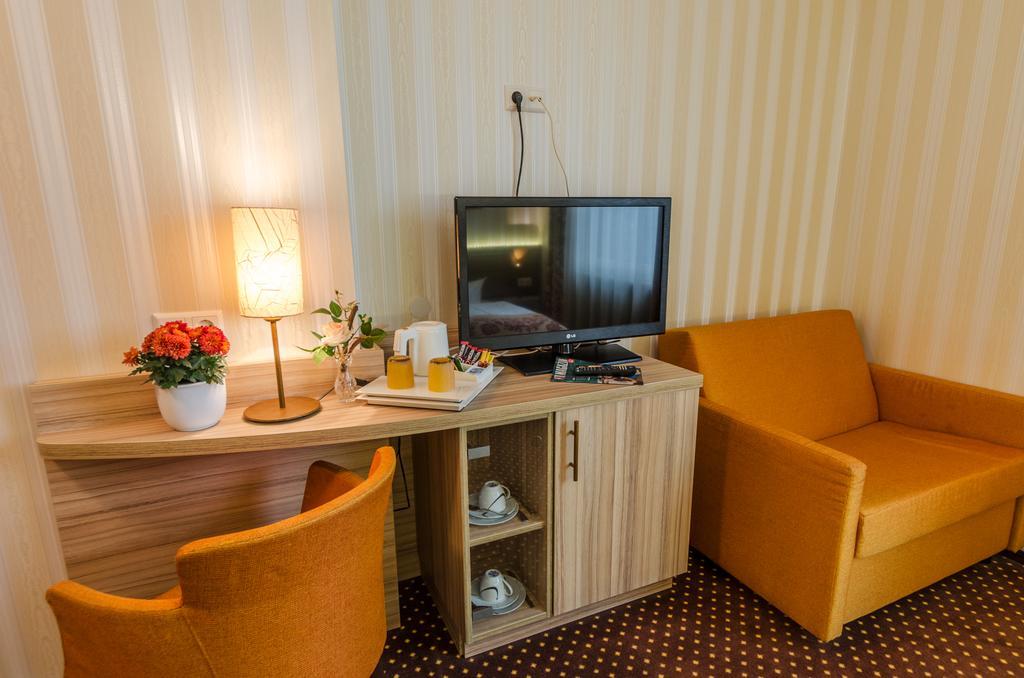 Hotel Alte Post Lehrte Εξωτερικό φωτογραφία